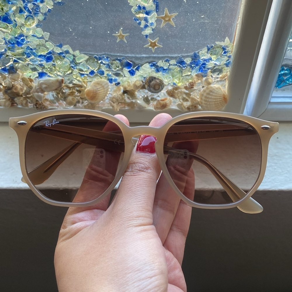 Tan Raybans